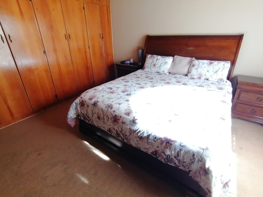 5 Bedroom Property for Sale in Fichardt Park Free State